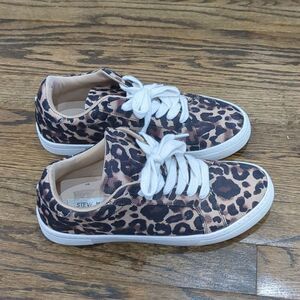 Steve Madden Leopard Print Lace Up canvas cushioned Sneakers size 7